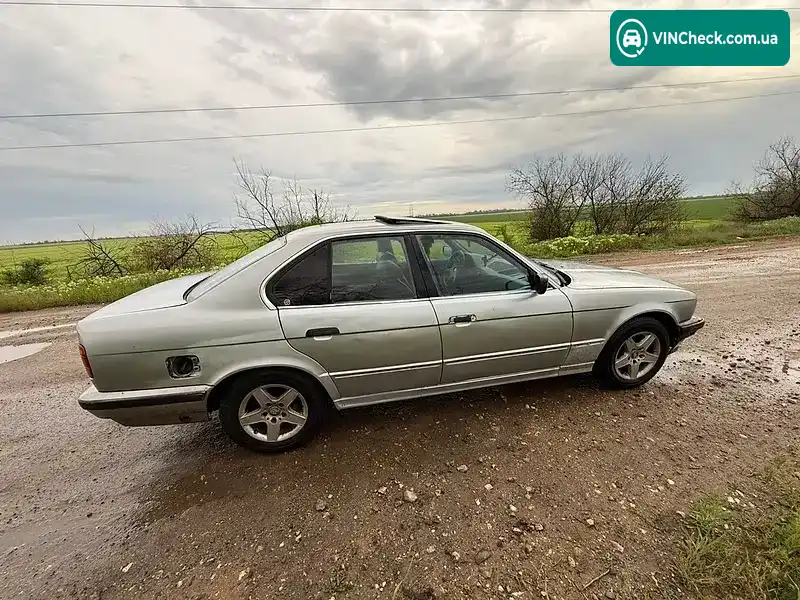 BMW 5 Series 1989, фото з оголошення 2 з 10, VIN WBAHB110703985524