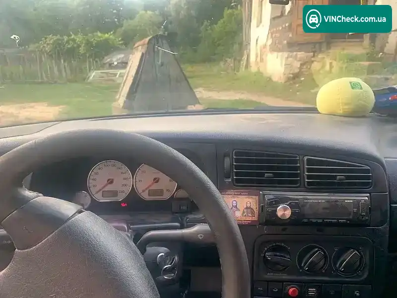Volkswagen Golf 1993, фото з оголошення 1 з 20, VIN WVWZZZ1GZLW099705