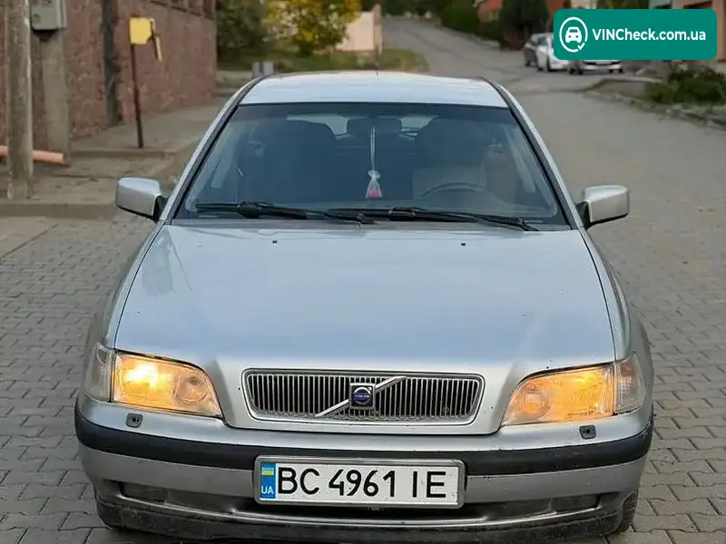 Volvo V40 2000, фото з оголошення 2 з 17, VIN YV1VW14K31F639446