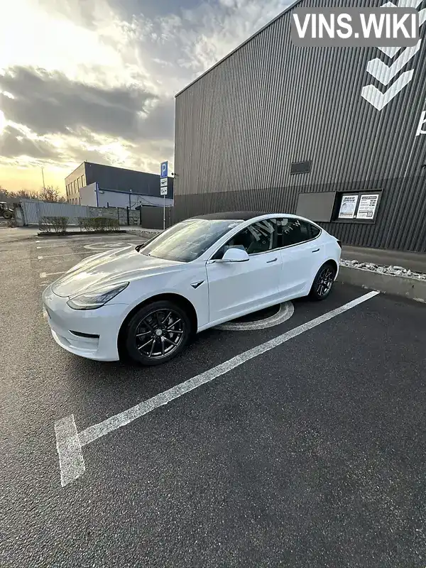 Tesla Model 3 2018, фото з оголошення 2 з 13, VIN 5YJ3E1EA2JF062024
