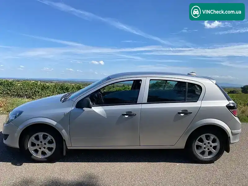 Opel Astra 2011, фото з оголошення 2 з 10, VIN W0L0AHL48C2026019