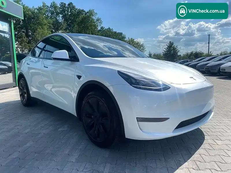 Tesla Model Y 2024, фото з оголошення 2 з 20, VIN 7SAYGDEE3SF255680