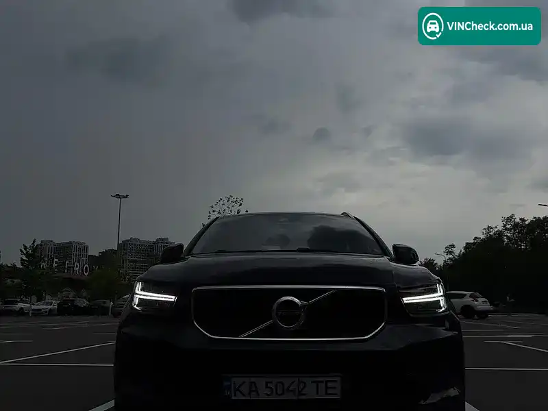 Volvo XC40 2019, фото з оголошення 1 з 17, VIN YV4AC2HK4L2226318