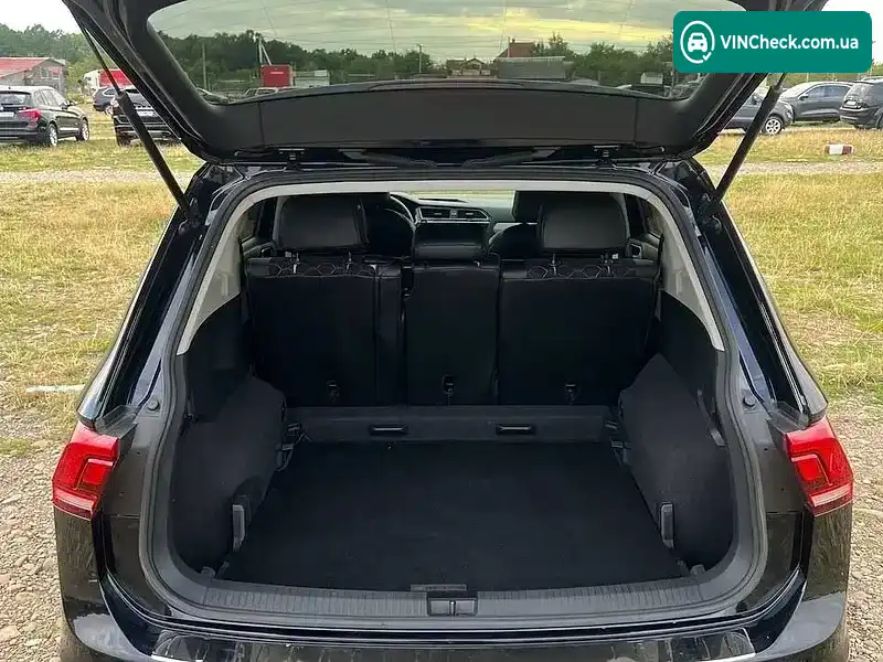 Volkswagen Tiguan 2017, фото з оголошення 2 з 18, VIN 3VV0B7AX1JM021938