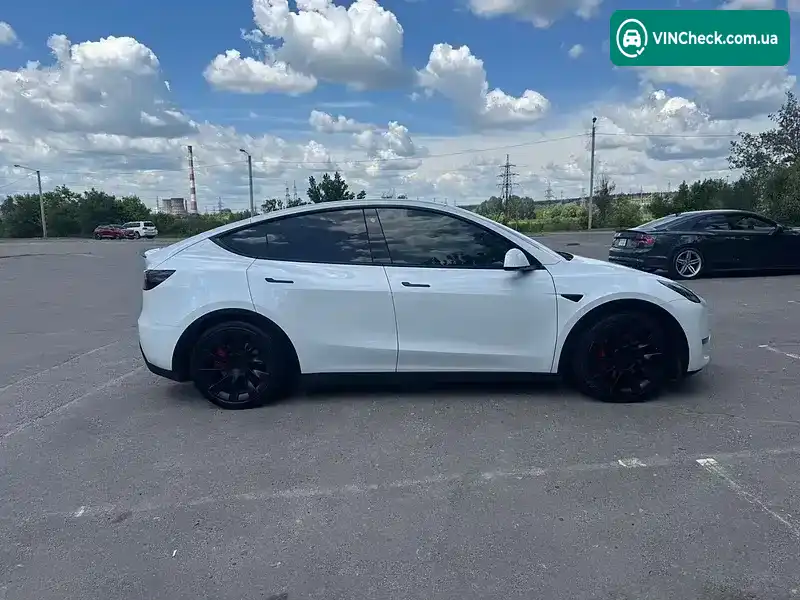 Tesla Model Y 2022, фото з оголошення 1 з 10, VIN 7SAYGDEF8NF389484