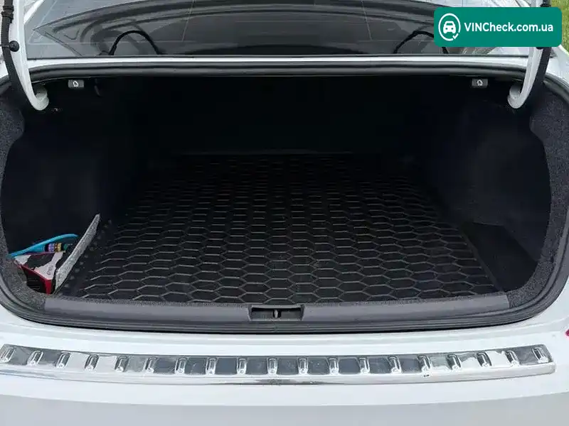 Volkswagen Passat 2021, фото з оголошення 2 з 13, VIN 1VWSA7A38MC009473