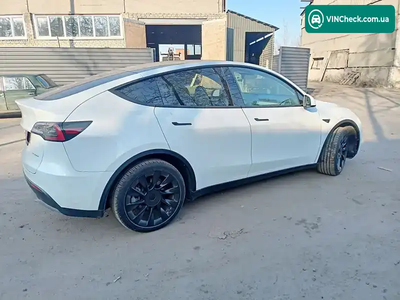 Tesla Model Y 2023, фото з оголошення 2 з 19, VIN 7SAYGDEE2PF757572