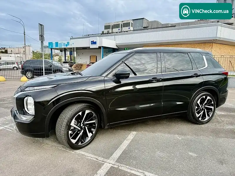 Mitsubishi Outlander 2024, фото з оголошення 1 з 20, VIN JMBXTGM4WRZ000387