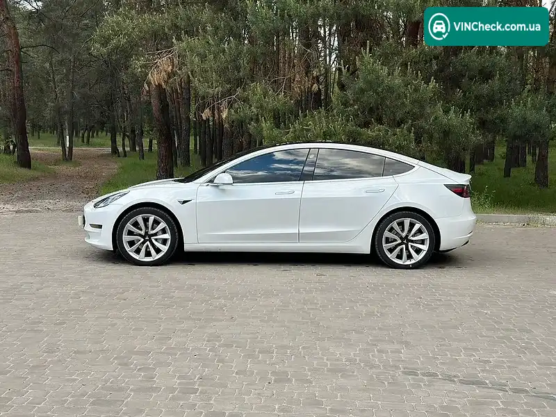 Tesla Model 3 2018, фото з оголошення 2 з 20, VIN 5YJ3E1EA3JF049198