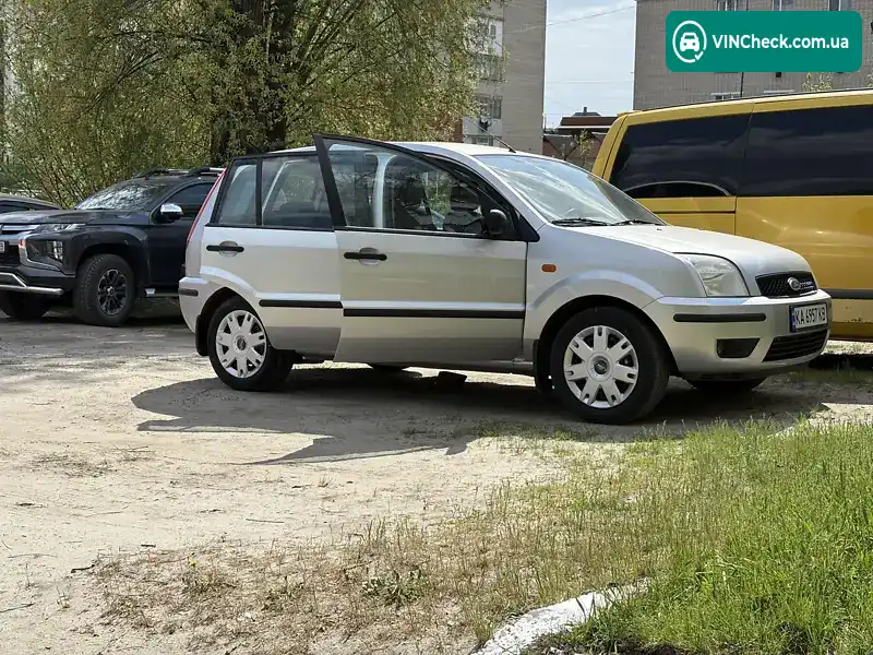 Ford Fusion 2004, фото з оголошення 2 з 20, VIN WF0UXXGAJU4B73560