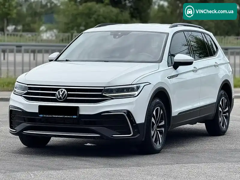 Volkswagen Tiguan 2022, фото з оголошення 2 з 20, VIN 3VVRB7AX1PM049965