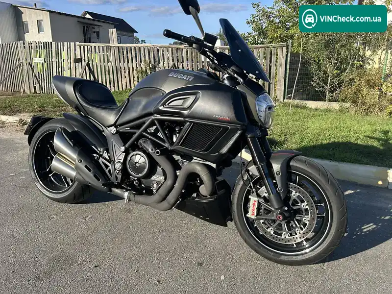 Ducati Diavel 1200 Carbon 2017, фото з оголошення 1 з 11, VIN ZDMG105JAFB028546