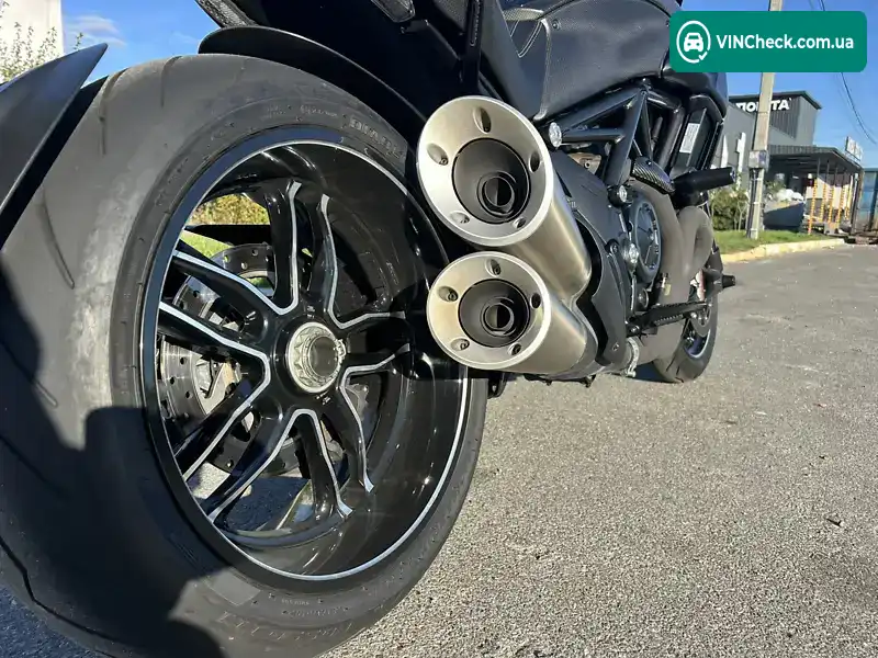 Ducati Diavel 1200 Carbon 2017, фото з оголошення 2 з 11, VIN ZDMG105JAFB028546