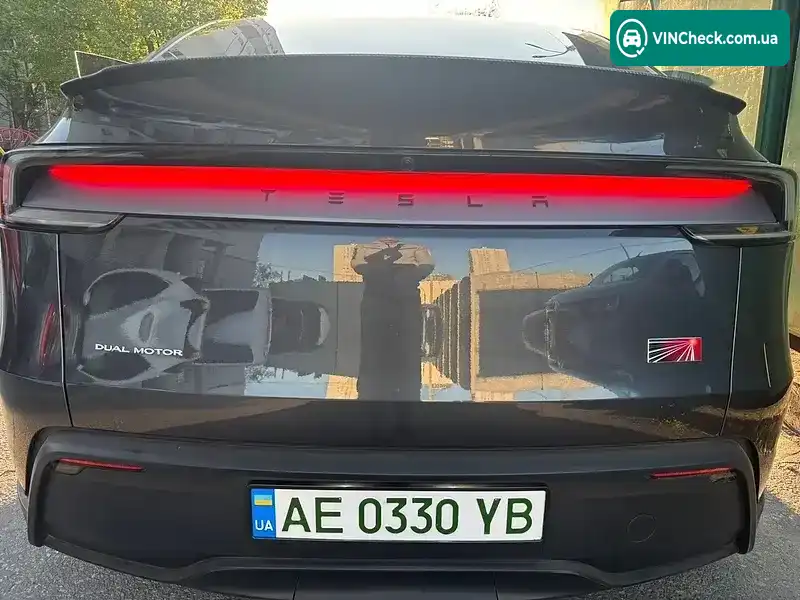 Tesla Model Y 2025, фото з оголошення 2 з 21, VIN 7SAYGDEE7TF323626