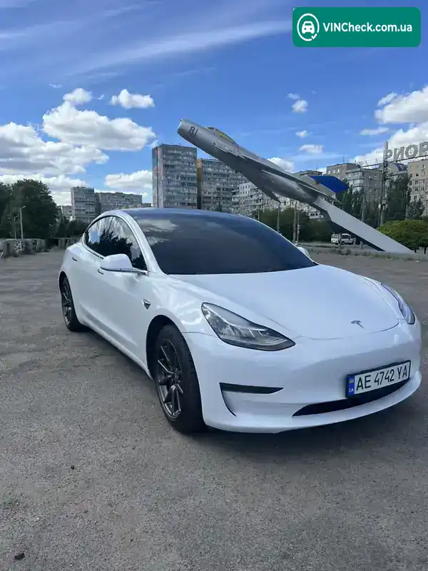 Tesla Model 3 2020, фото з оголошення 2 з 21, VIN 5YJ3E1EA6LF744942