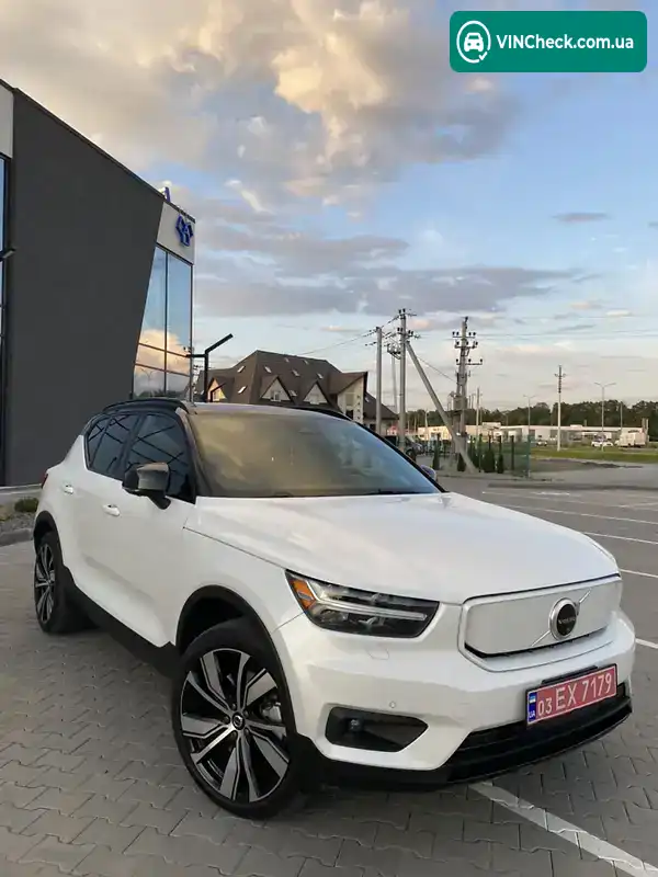 Volvo XC40 2021, фото з оголошення 1 з 20, VIN YV4ED3UR8M2572347