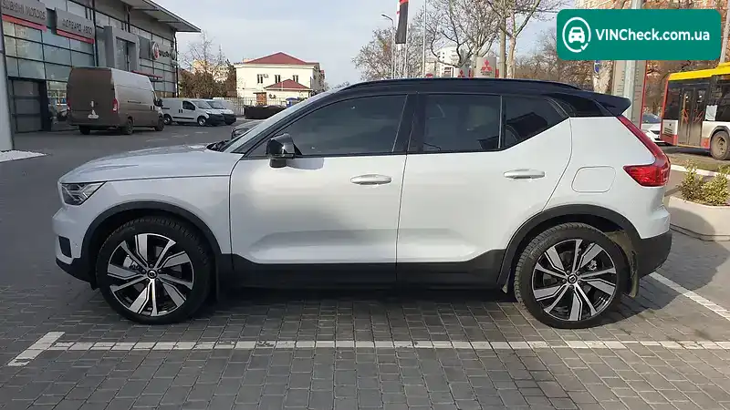 Volvo XC40 2021, фото з оголошення 2 з 20, VIN YV1XZEDVEN2685506