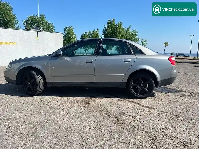 Audi A4 2002, фото з оголошення 2 з 10, VIN WAUZZZ8E92A274857