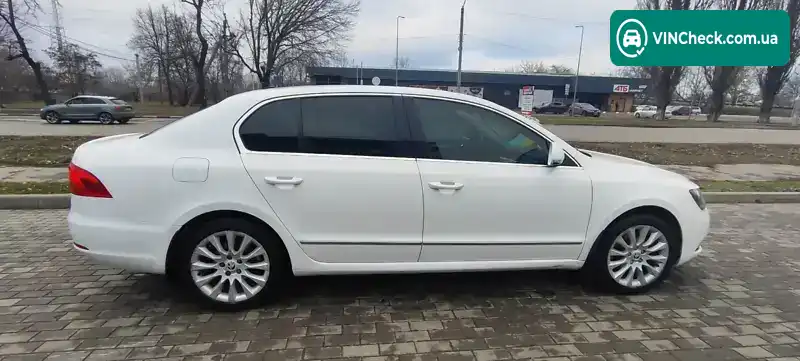 Skoda Superb 2013, фото з оголошення 2 з 21, VIN TMBAB73T1E9015235
