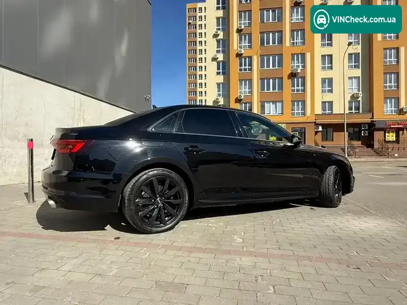Audi A4 2018, фото з оголошення 2 з 18, VIN WAUKMAF42JN010656