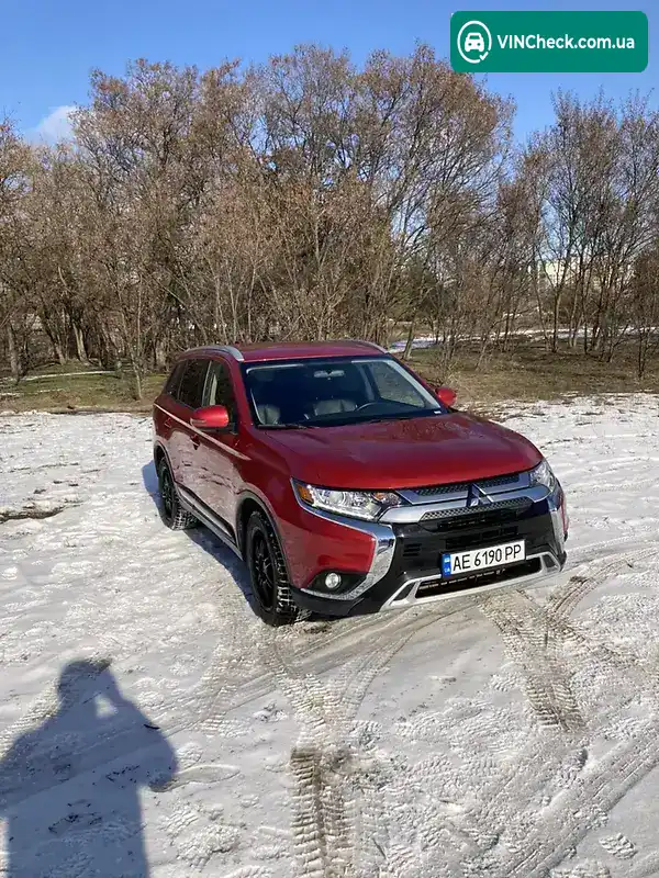 Mitsubishi Outlander 2019, фото з оголошення 2 з 20, VIN JA4AD3A36KZ042443