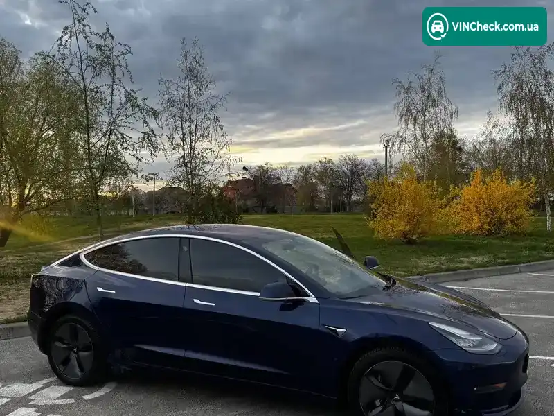 Tesla Model 3 2018, фото з оголошення 2 з 8, VIN 5YJ3E1EB2JF105401
