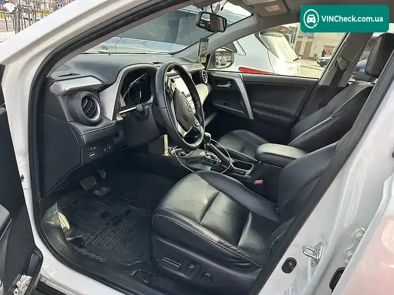 Toyota RAV4 2018, фото з оголошення 1 з 9, VIN JTMDJREV90D200407