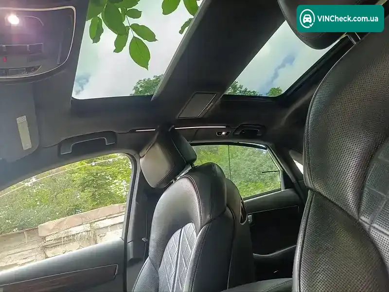 Audi A8 2012, фото з оголошення 1 з 13, VIN WAURGAFD7DN004538