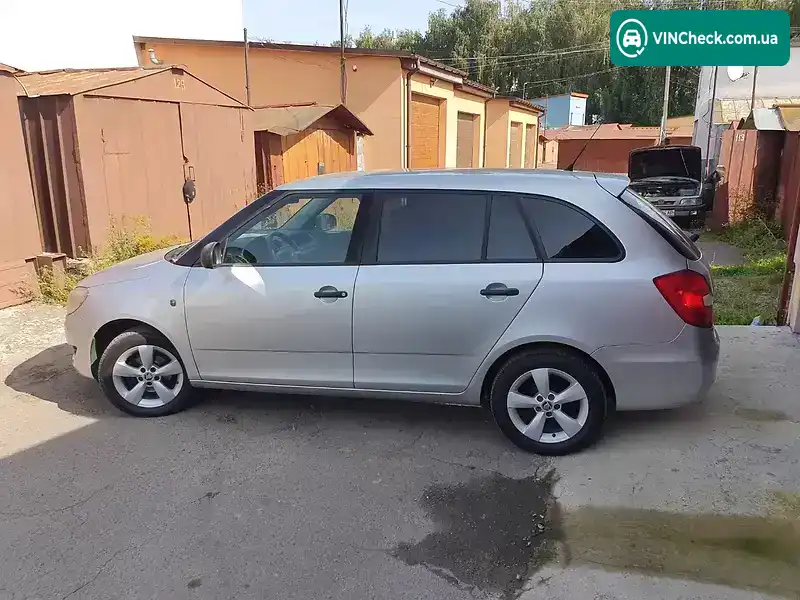Skoda Fabia 2010, фото з оголошення 2 з 14, VIN TMBJS25J9B3144384