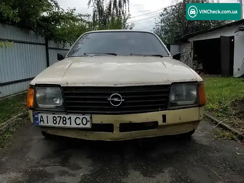 Opel Commodore 1982, фото з оголошення 1 з 14, VIN W0L000019C1216703