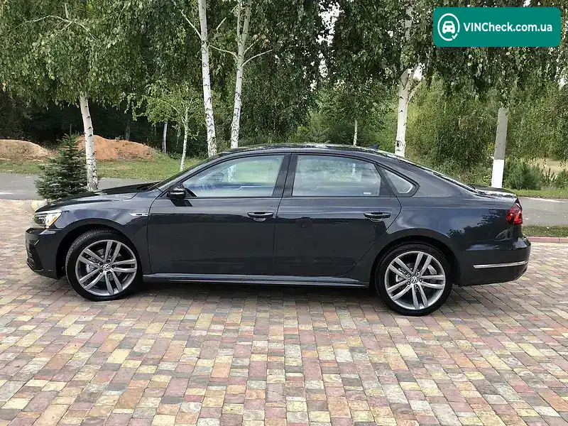 Volkswagen Passat 2018, фото з оголошення 1 з 20, VIN 1VWAA7A37JC025140