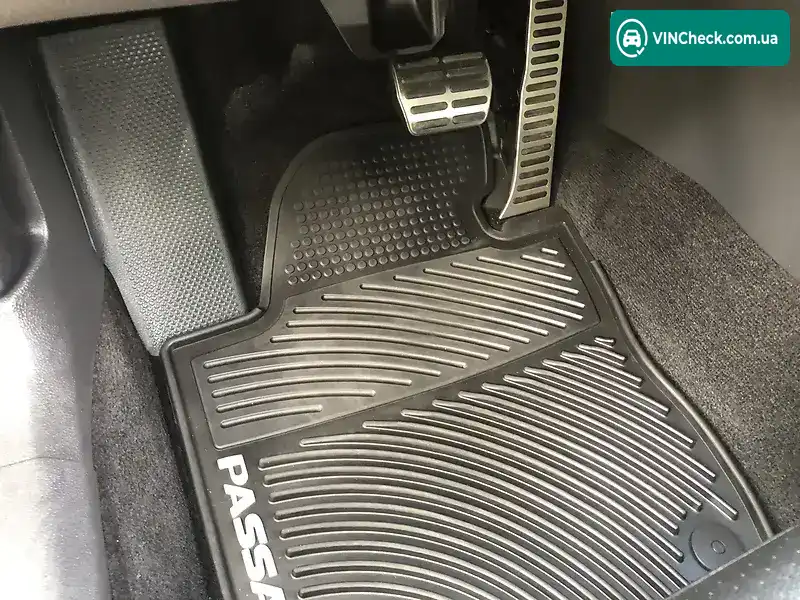 Volkswagen Passat 2018, фото з оголошення 2 з 20, VIN 1VWAA7A37JC025140