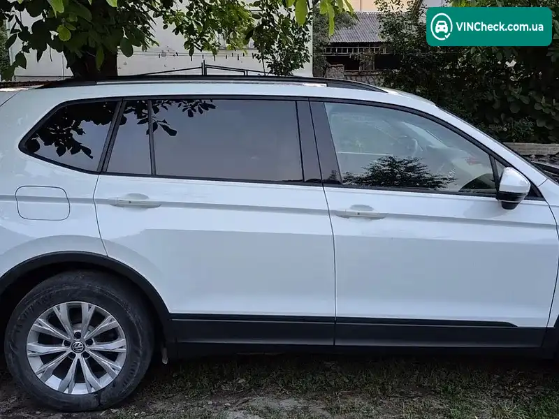 Volkswagen Tiguan 2020, фото з оголошення 2 з 9, VIN 3VV1B7AXXLM100189