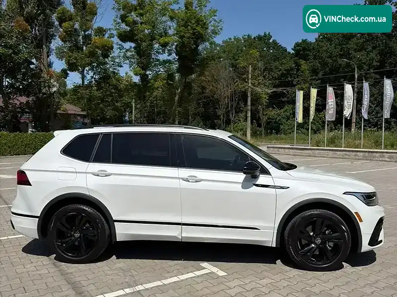 Volkswagen Tiguan 2023, фото з оголошення 2 з 10, VIN 3VVCB7AX2PM130527
