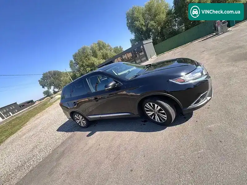 Mitsubishi Outlander 2019, фото з оголошення 2 з 12, VIN JA4AD3A30KJ001675