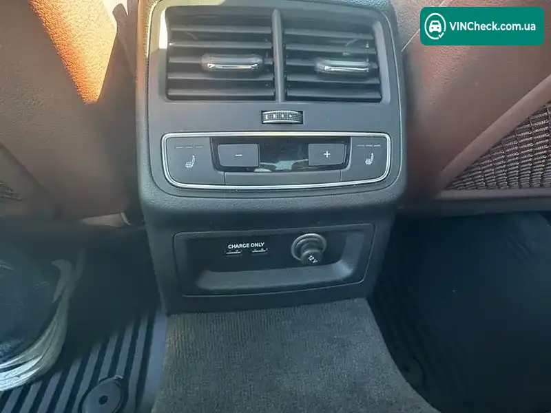 Audi A4 2019, фото з оголошення 1 з 9, VIN WAUFNAF44KN018726