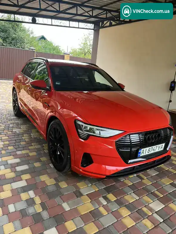 Audi e-tron 2018, фото з оголошення 2 з 21, VIN WAUZZZGE7KB001203