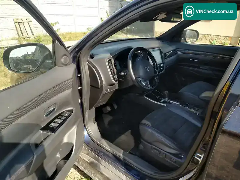 Mitsubishi Outlander 2019, фото з оголошення 2 з 5, VIN JA4AZ3A38LZ007292
