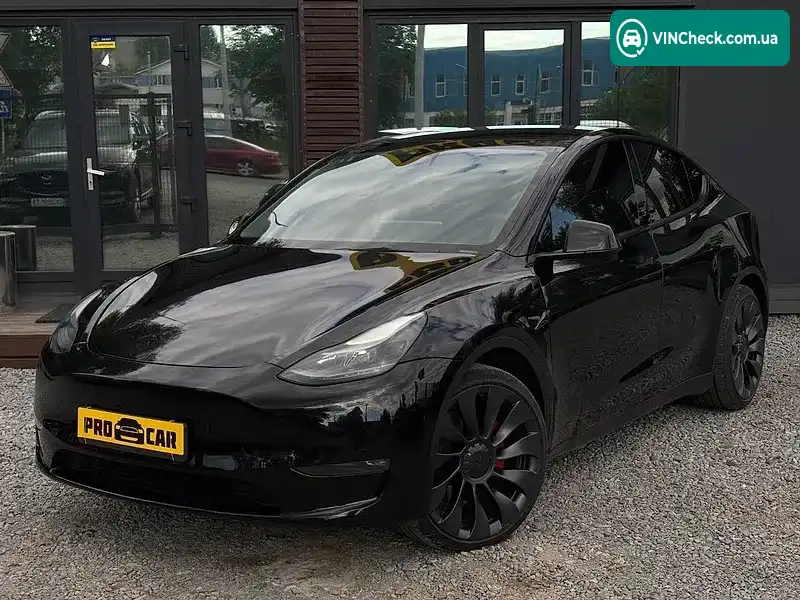 Tesla Model Y 2024, фото з оголошення 2 з 20, VIN 7SAYGDEF1RF061684