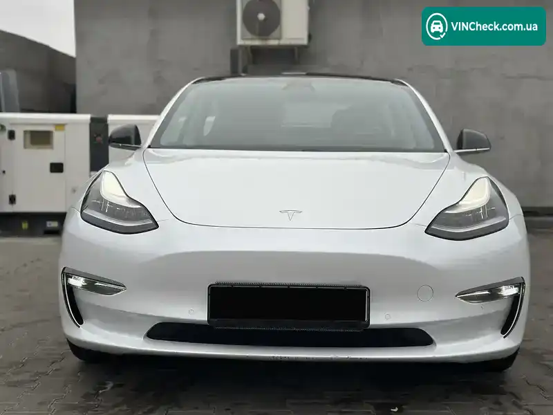 Tesla Model 3 2018, фото з оголошення 2 з 10, VIN 5YJ3E1EBXJF093899