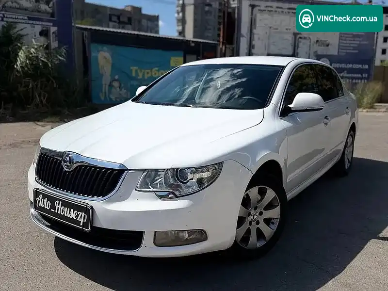 Skoda Superb 2010, фото з оголошення 1 з 15, VIN TMBAE73T1B9042146