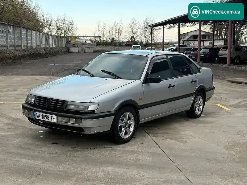Volkswagen Passat 1994, фото з оголошення 1 з 18, VIN WVWZZZ3AZRE055942