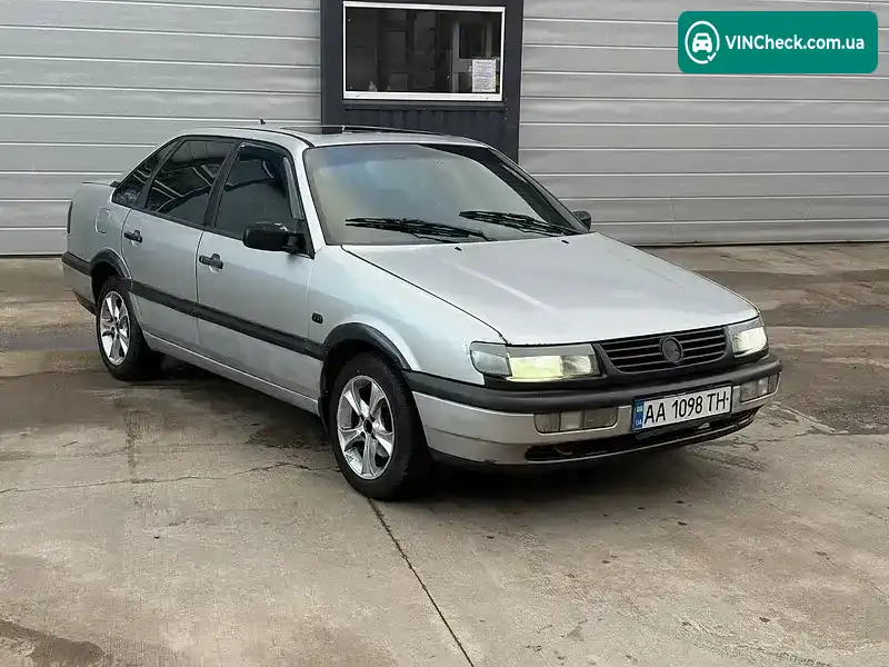 Volkswagen Passat 1994, фото з оголошення 2 з 18, VIN WVWZZZ3AZRE055942