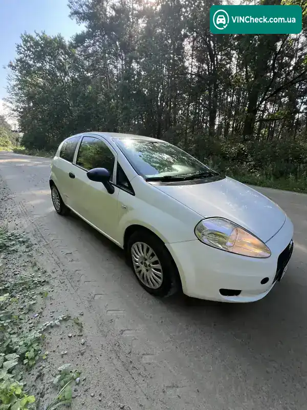 Fiat Punto 2010, фото з оголошення 2 з 12, VIN ZFA19900000737352