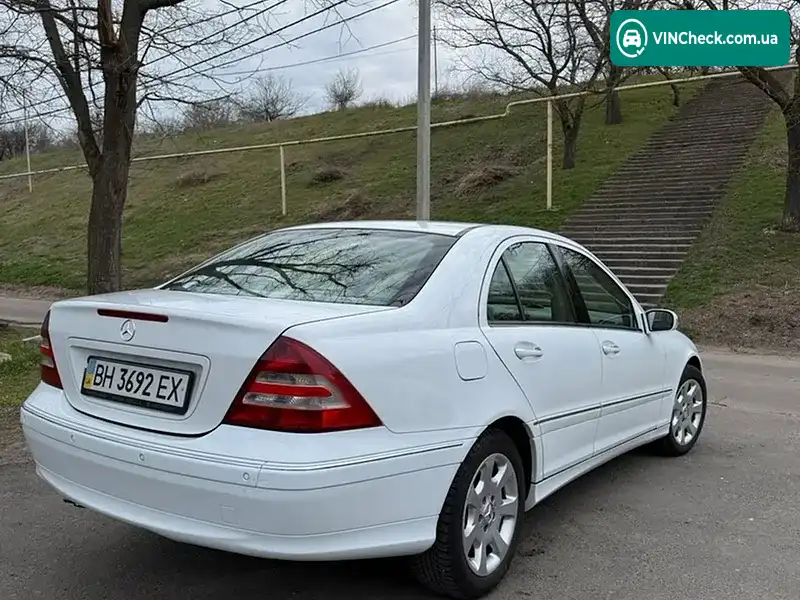 Mercedes-Benz C-Class 2004, фото з оголошення 2 з 4, VIN WDB2030421F582322