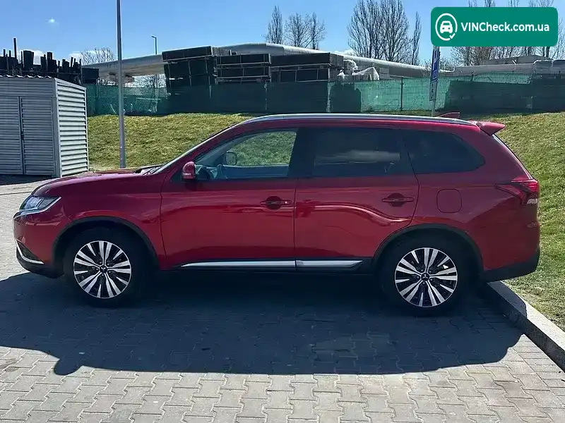 Mitsubishi Outlander 2021, фото з оголошення 2 з 20, VIN JMBXTGF3WLZ000976