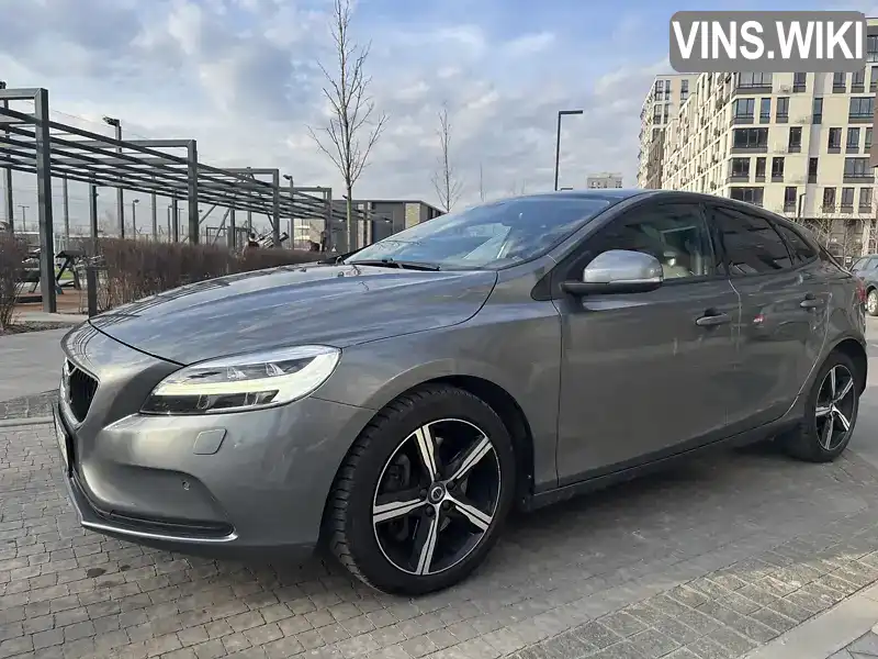 Volvo V40 2017, фото з оголошення 1 з 18, VIN YV1MV2880J2450255