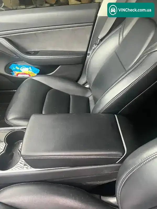 Tesla Model 3 2018, фото з оголошення 2 з 5, VIN 5YJ3E1EA3JF154386
