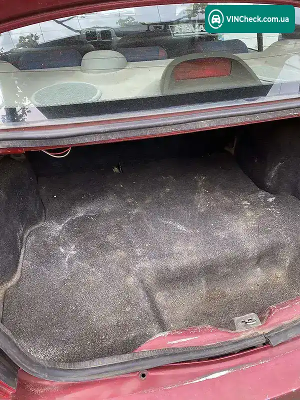 Renault Clio 2001, фото з оголошення 2 з 8, VIN VF1LB0B0525506962