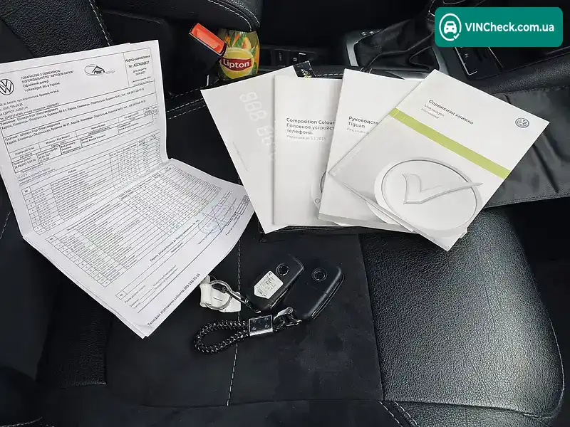 Volkswagen Tiguan 2016, фото з оголошення 1 з 20, VIN XW8ZZZ5NZGG108458